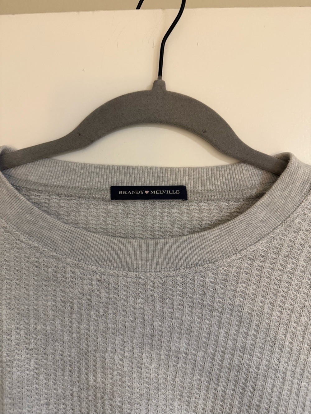 Brandy Melville Gray Thermal Cropped Long Sleeve Top - Picture 2 of 4